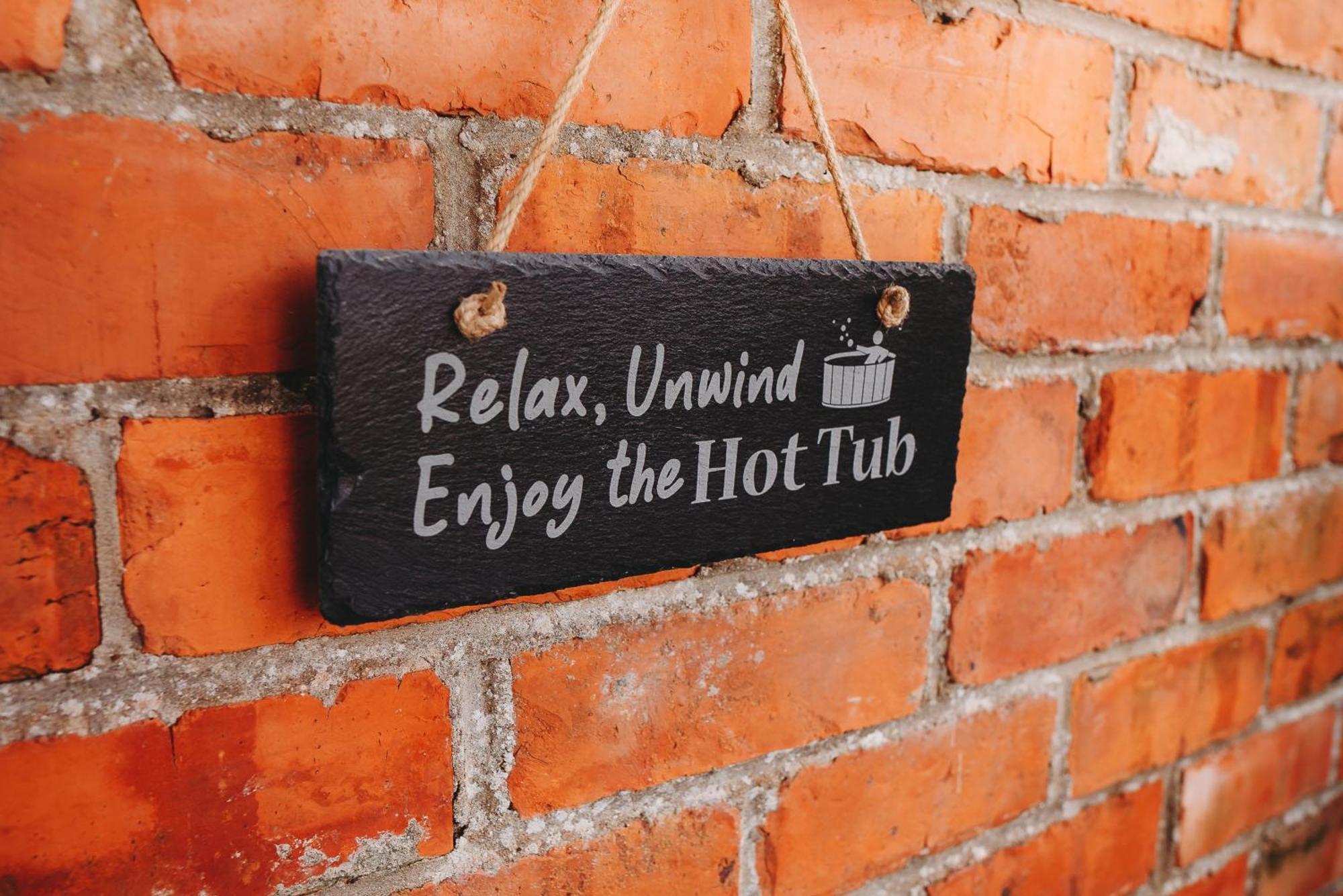 Cottage With Hot Tub - Near Cheltenham And Tewkesbury المظهر الخارجي الصورة